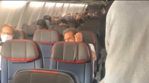 Social-distancing rules flouted on flight in USA