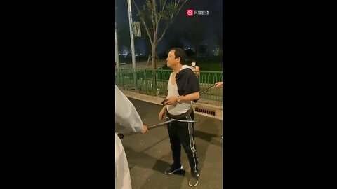 Man in Taiwan goes out without a mask￼