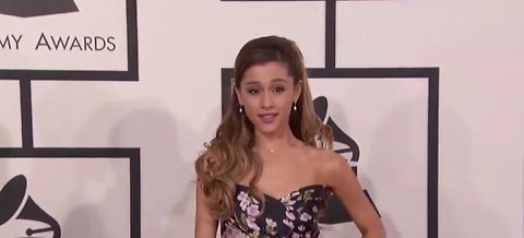 Las Vegas artist suing Ariana Grande