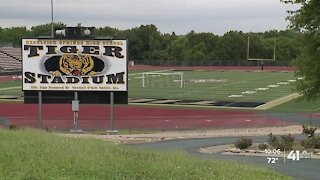 4 KC-area HS football teams placed in quarantine after games