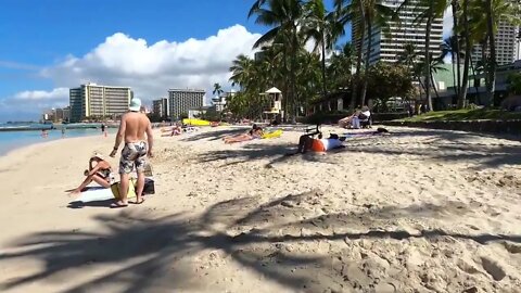 HAWAII - Waikiki Beach - On the beach - Beautiful day on Waikiki beach for people watching!-2