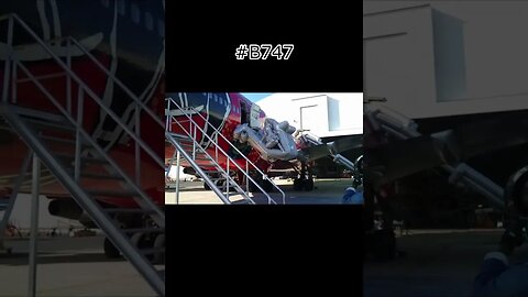 How Fast Qantas #B747 Escape Slide Shooting #Aviation #Flying #AeroArduino