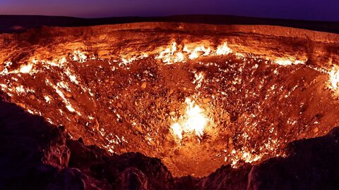 The Real “DOOR TO HELL”: GIANT Hole in Desert Has Been on Fire For Over 40 YEARS