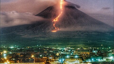 Incredible Volcano eruption near Iceland's Reykjane in seismic hot spot!
