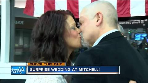 Couple holds surprise wedding at Milwaukee airport