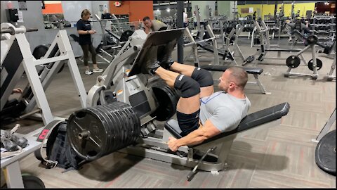 Leg Day with 950lb Leg Press! - Intense Leg Workout at New Gym!