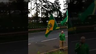 Bandeira Imperial nas mãos dos patriotas nas manifestações por todo o Brasil