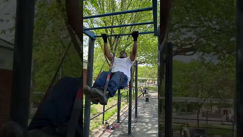 Matt Bars Gets His FIRST MUSCLE UPS with Bands