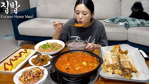 This is Real Korean Home Meal! ☆ Kimchi stew & generous side dishe