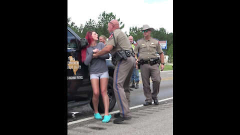 ALLEGED INTOXICATED DRIVER RESISTS ARREST AFTER STRIKING MOTORCYCLE, SPRING CREEK TEXAS, 07/05/21...