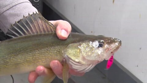 MidWest Outdoors TV #1758 - Ice Fishing from Arnesens Rocky Point