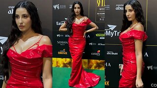 Hottie 😍🔥 Nora Fatehi Looks absolutely gorgeous as she arrived on Greencarpet of IIFA Awards 🥰💖📸