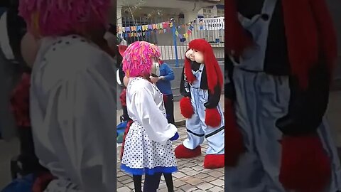 DANÇANDO NA PRAÇA COM FOFÃO, PATATI, MINNIE MOUSE E PALHACINHA PARA ALEGRIA DAS CRIANÇAS, LIKE