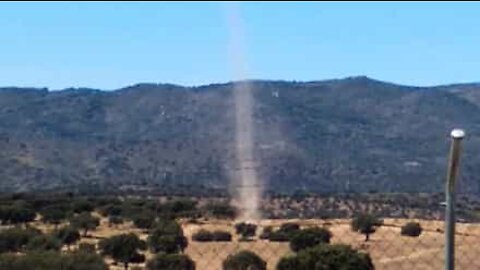 Small dust storm filmed in Spain
