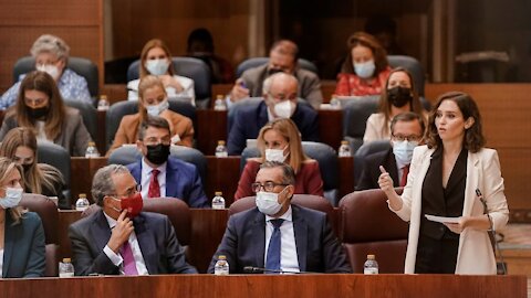 Ayuso rechaza la gratuidad total en educación que pide Vox: "Es una utopía"