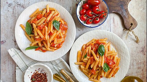 Fresh Tomato Pasta in under 20 Minutes! 🍝🍅| GM Recipes