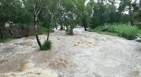 Rain causes flash flooding in Johannesburg (LHf)