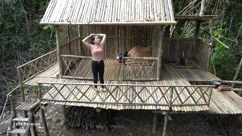 1* Build a bamboo fence around the house to set up animal traps.