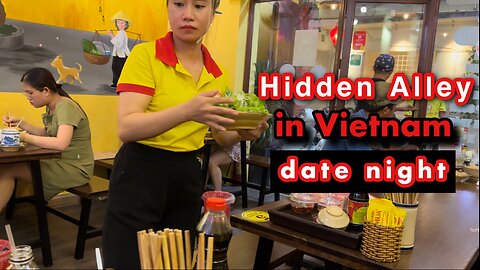 1 Night Exploring Saigon | Alleyway Noodles, Massage and Men’s Haircuts 🇻🇳