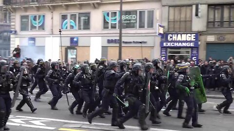 LIVE: Paris / France - Strikes and protests continue against pension reform - 13.04.2023