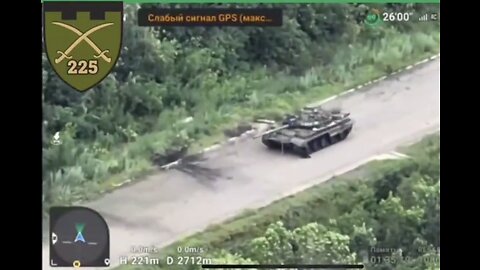 Russian tank vs Ukranian mine : Russian tank hits an anti-tank mine