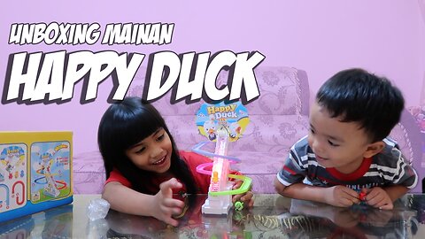 Cerita Mikaila | KID TOYS | UNBOXING HAPPY DUCK TOYS… BEBEKNYA BALAPAN NAIK TANGGA... KOK BISA..??