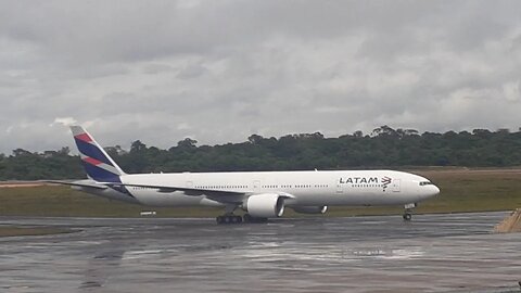 Boeing 777-300ER PT-MUD pousa em Manaus vindo de Guarulhos