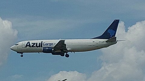 Boeing 737-400F PR-AJZ vindo de Campinas para Manaus