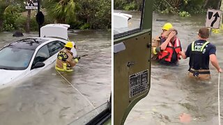 Firefighter breaks into car during rescue as Hurricane Ian hits Florida