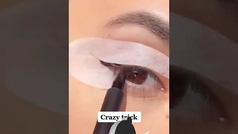 Must Watch Crazy Eyeliner Trick #shorts #eyelinertutorial #beautyhacks