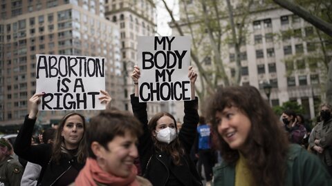 Demonstrators In New York Are Rallying Against Roe Reversal