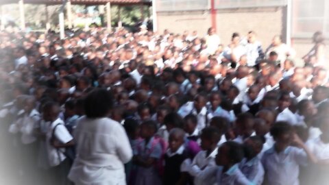 South Africa - CApe Town - Crying, laughter and excitement as 1 million Cape pupils go to school (VideO) (o85)
