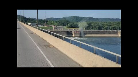 CROSSING THE OHIO RIVER AT CARROLLTON KENTUCKY USA 🇺🇸