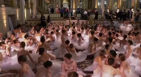 500 dancers attempt to break world record in New York -500 dancers gathered outside