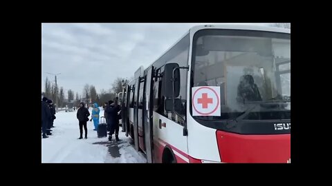 🇺🇦Graphic War🔥Evacuating Families Sumy, Ukraine Buses are Going to Green Corridor #Shorts