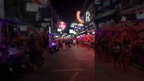 Walking onto Soi 6