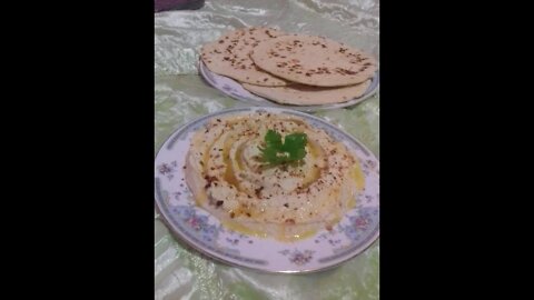 Hummus - Easy & simply made at home!