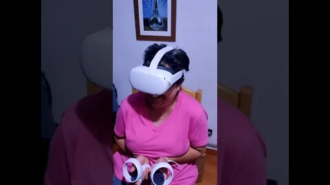 Minha mãe jogando VR pela primeira vez