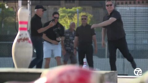 Racers, local celebrities kick off Detroit Grand Prix week with fowling event