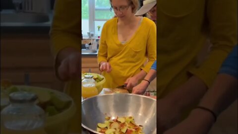 Cooking & Canning Applesauce #canning #applesauce #foodpreparation