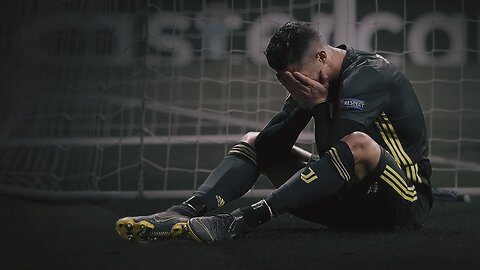 Motivational Video: Cristiano Ronaldo - Never Give Up