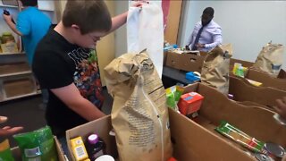 Dunedin Highland Middle School’s ESE program helps run food pantry