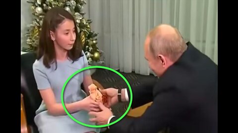 4 years later President Putin still keeps at his desk a gift from a blind teen journalist