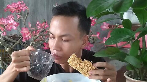 When necessary, you can eat raw instant noodles with filtered water