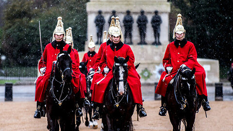 (16 GIUGNO 2023) - ANDREA COLOMBINI: “LA DIRETTA DALL’HORSE GUARDS PARADE!!”😇💖👍