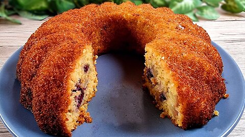 The best diet cake with oats, apple and blueberries! You will want to make it every day!