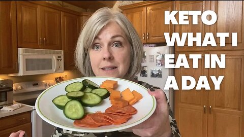 What I Eat In A Day on Keto Under 20 Carbs plus Broccoli Cheese Soup Recipe and Bread!