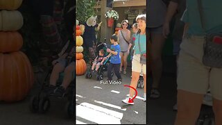 Scarecrow Scares at Silver Dollar City: Hilarious Reactions Caught on Camera! Second