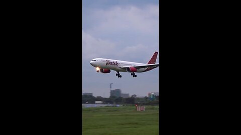 Amazing landing. Batik Air Airlines