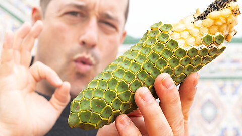 Eating The Tastiest Fruit In The World! - How to Eat Monstera Deliciosa Safely